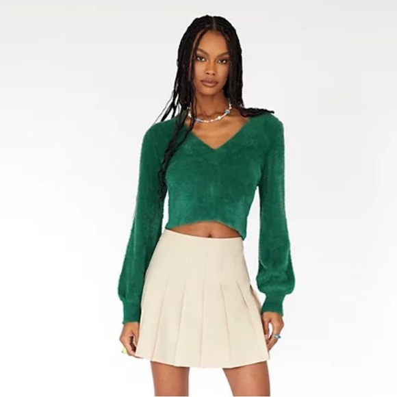 Aritzia Sunday Best Kitten V Neck Sweater - Green - Picture 3 of 9